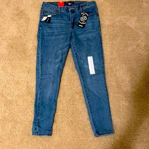Mid-rise jeans size 7/28.